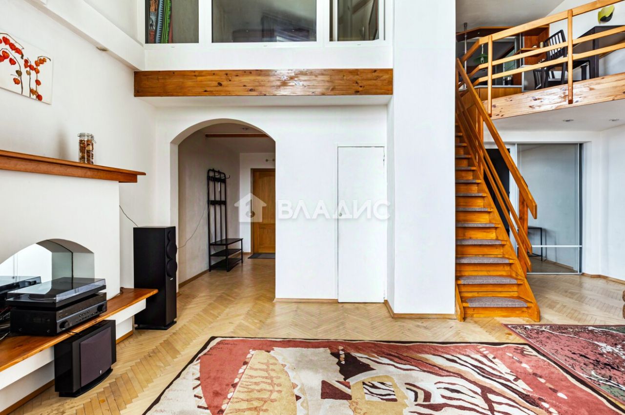 Продажа 5-комн квартиры на вторичном рынке Капитанская улица, 5