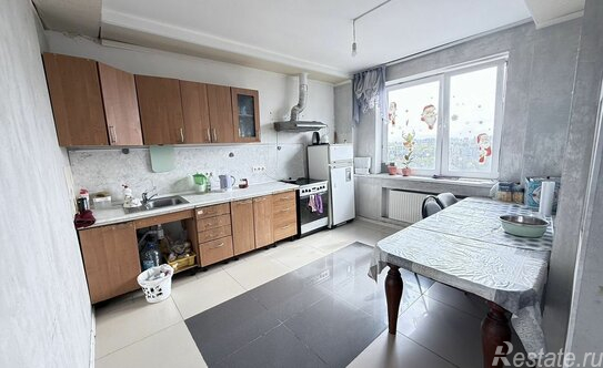 Продажа 4-комн квартиры на вторичном рынке улица Матроса Железняка,  д. 57