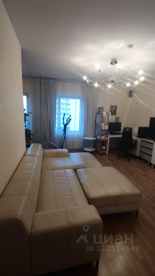 Продажа 2-комн квартиры на вторичном рынке Богатырский проспект, 60к1