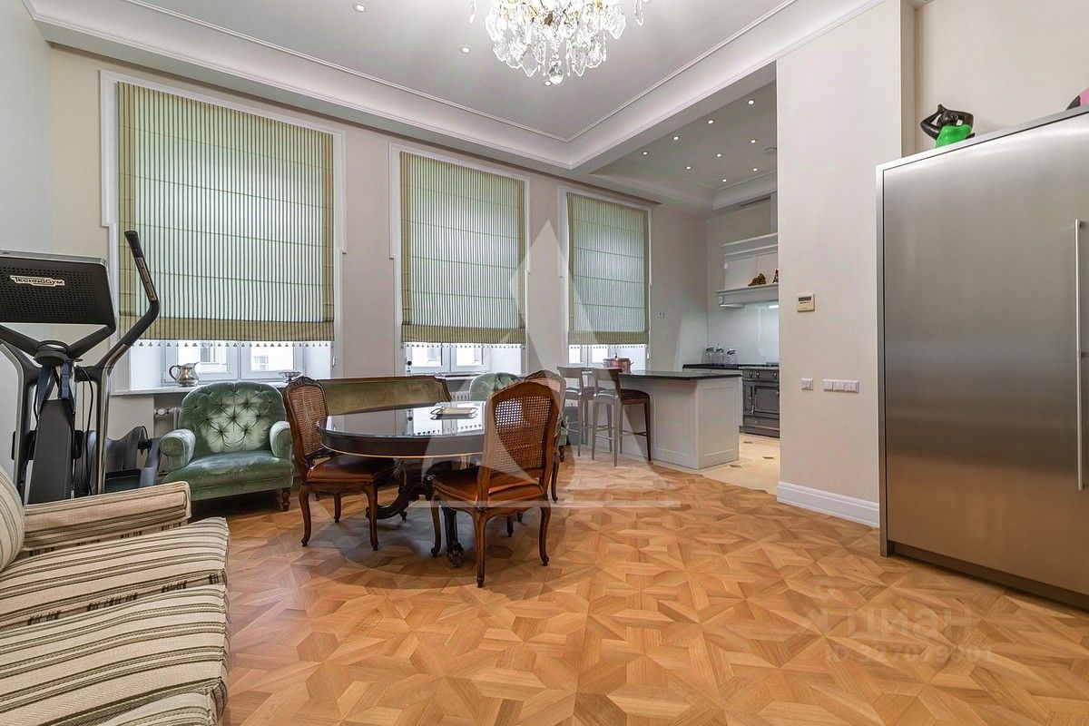 Продажа 5-комн квартиры на вторичном рынке Кирочная улица, 45