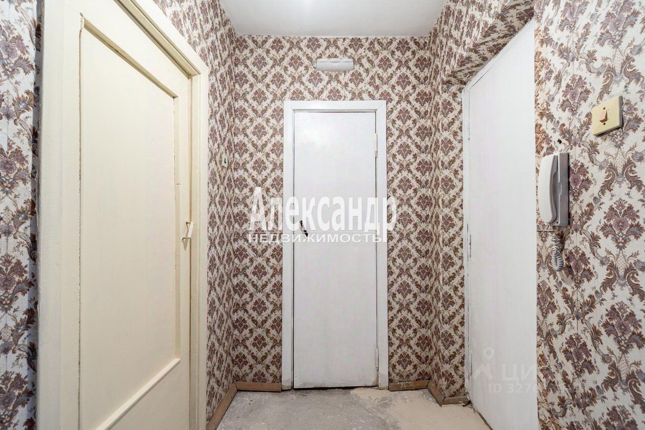 Продажа 1-комн квартиры на вторичном рынке Северный проспект, 93