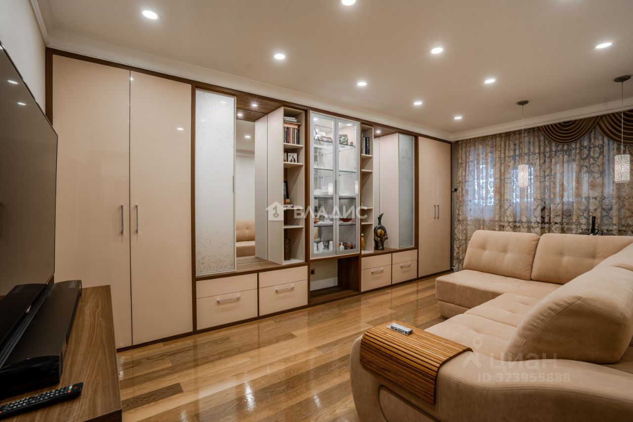 Продажа 3-комн квартиры на вторичном рынке улица Богданова, 42