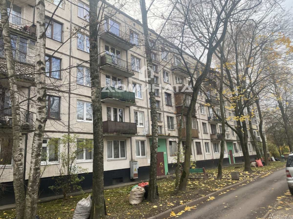 Продажа 3-комн квартиры на вторичном рынке Авангардная ул., 45к2