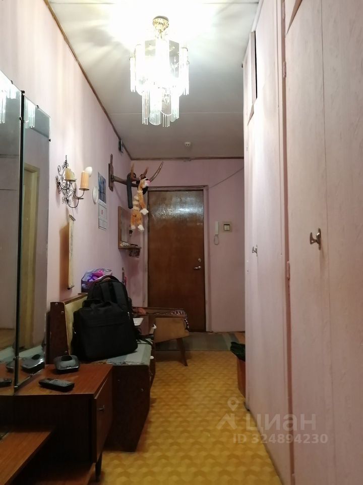 Продажа 3-комн квартиры на вторичном рынке пос. Шушары, Школьная улица, 22