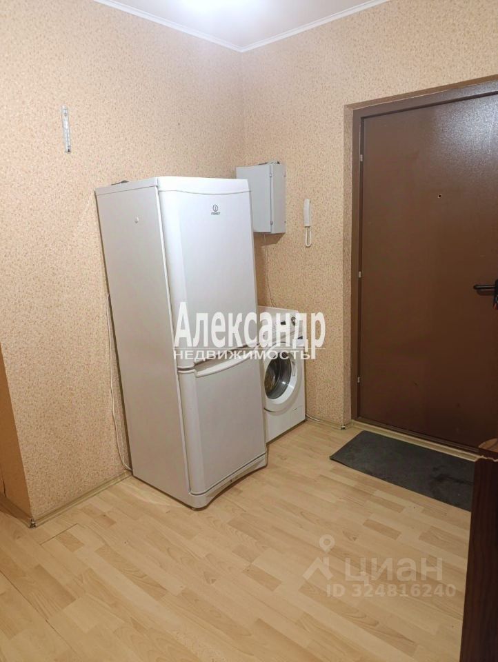 Продажа 3-комн квартиры на вторичном рынке Красное Село, улица Спирина, 1к1