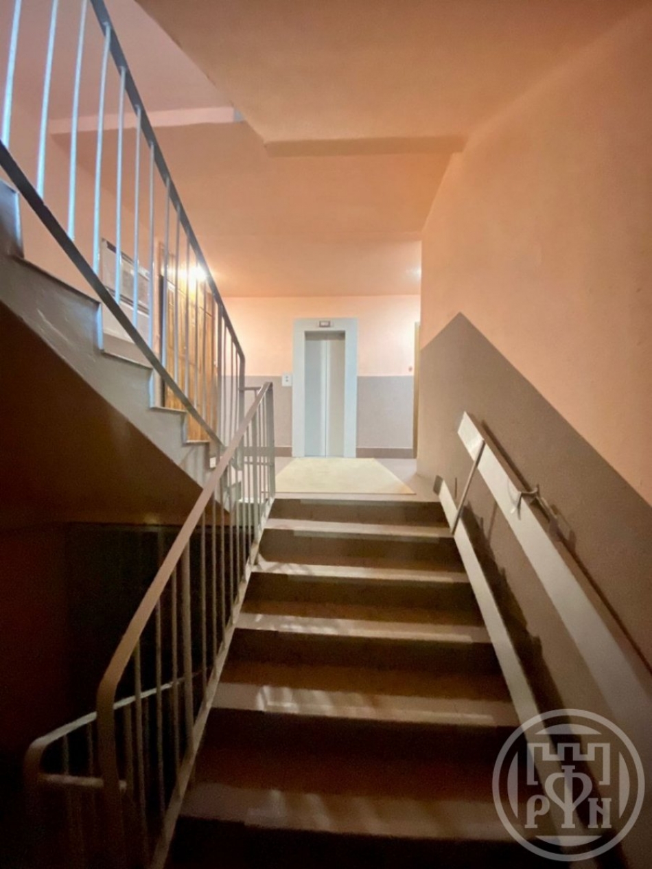 Продажа 1-комн квартиры на вторичном рынке Комендантский просп.,  д. 32,  к. 2