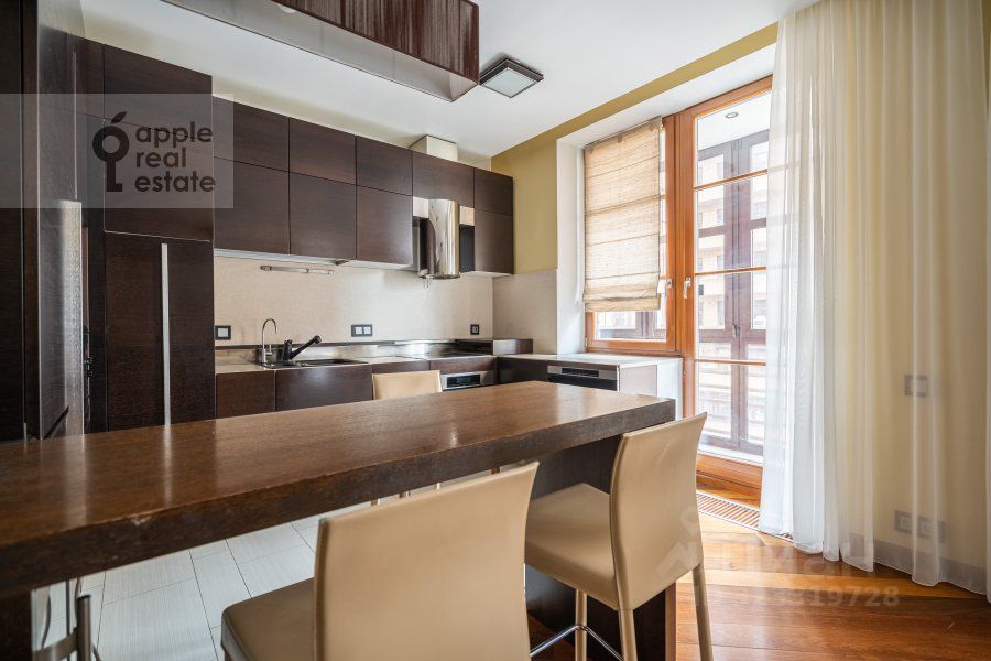 Продажа 4-комн квартиры на вторичном рынке Руновский переулок, 10С1