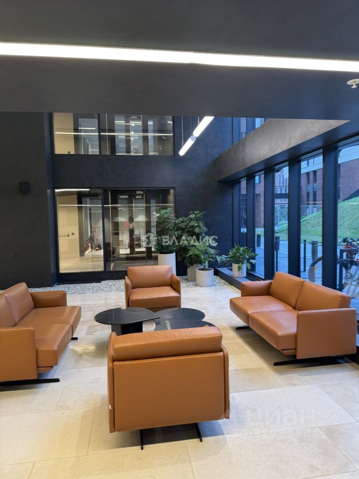 Продажа 3-комн квартиры на вторичном рынке улица Усачева, 15А