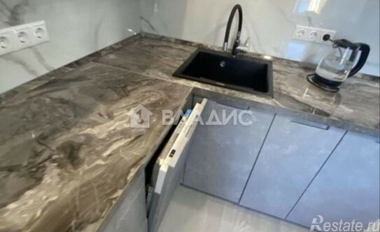 Продажа 3-комн квартиры на вторичном рынке Лопатино, Сухановская улица,  д. 37