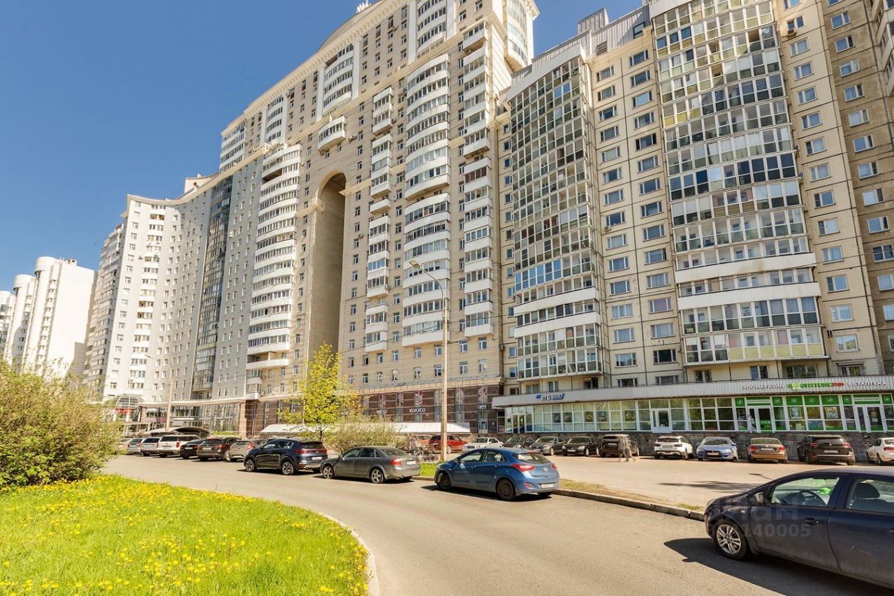 Продажа 2-комн квартиры на вторичном рынке Комендантский проспект, 17к1