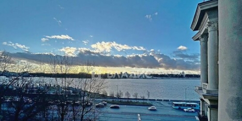 3-комн квартира Малоохтинский проспект,  д. 94