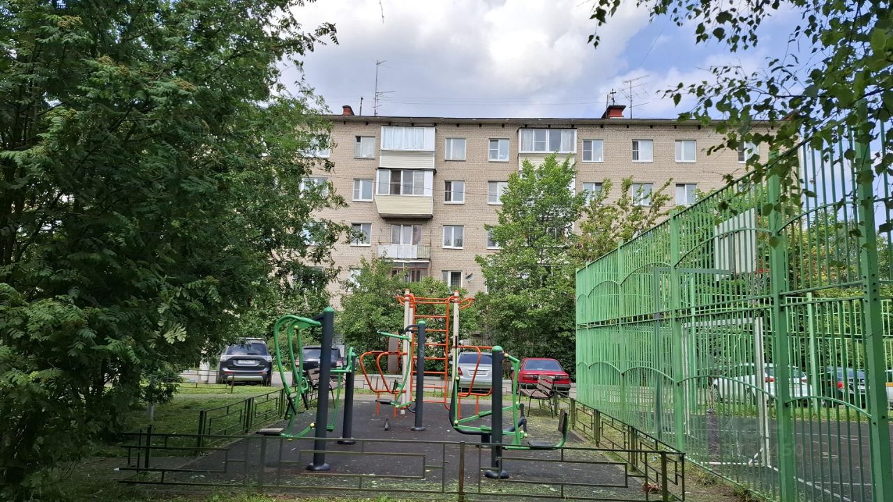 Продажа 2-комн квартиры на вторичном рынке Сходня мкр, Горная улица, 24