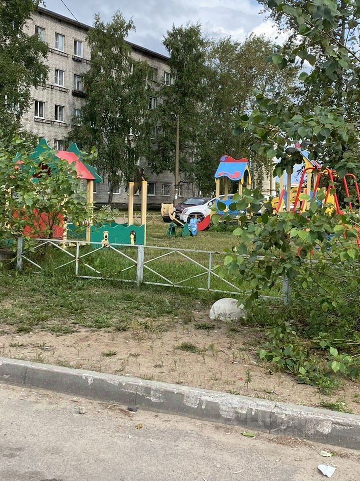Продажа 2-комн квартиры на вторичном рынке Сясьстрой, улица Петра Лаврова, 6