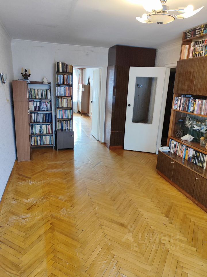 Продажа 2-комн квартиры на вторичном рынке Кириши, Советская улица, 17