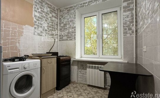 Продажа 2-комн квартиры на вторичном рынке 60-летия Октября пр-кт,  д. 10/1