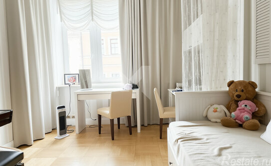 Продажа 4-комн квартиры на вторичном рынке Казарменный пер,  д. 3 с6