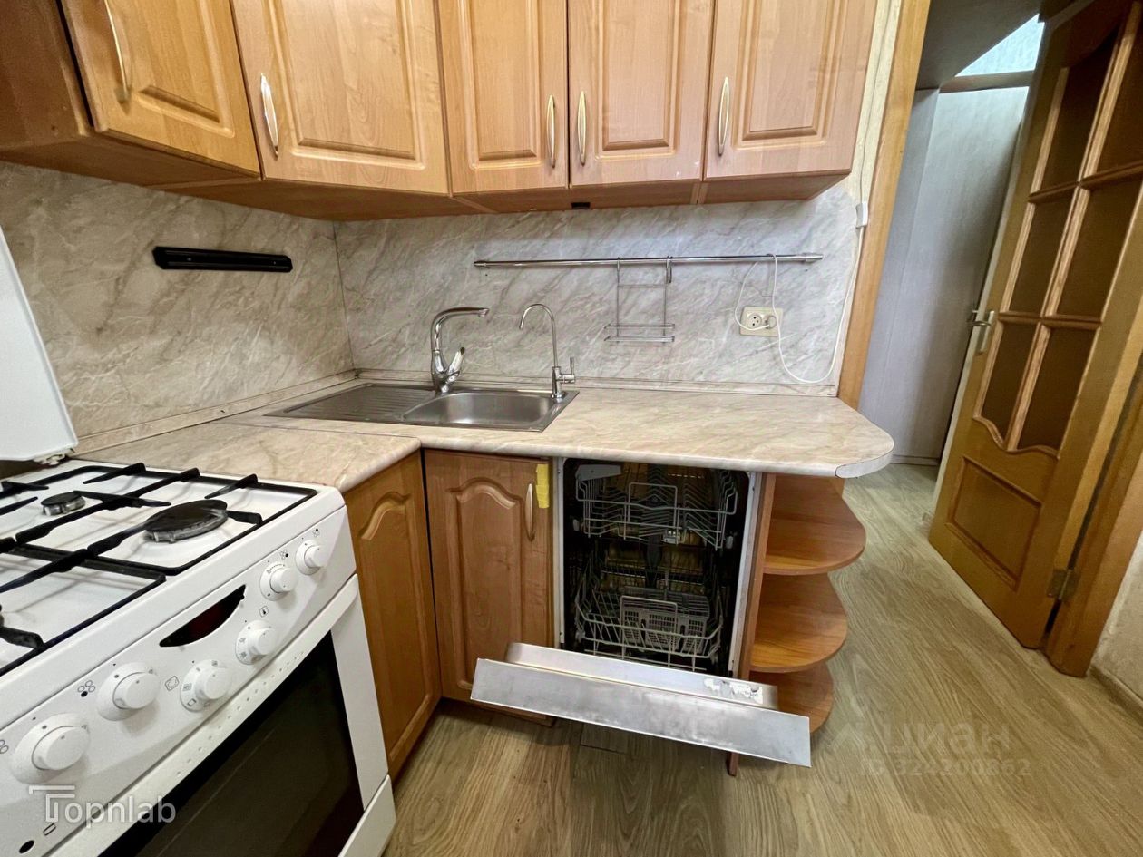 Продажа 3-комн квартиры на вторичном рынке Братская улица, 17К2