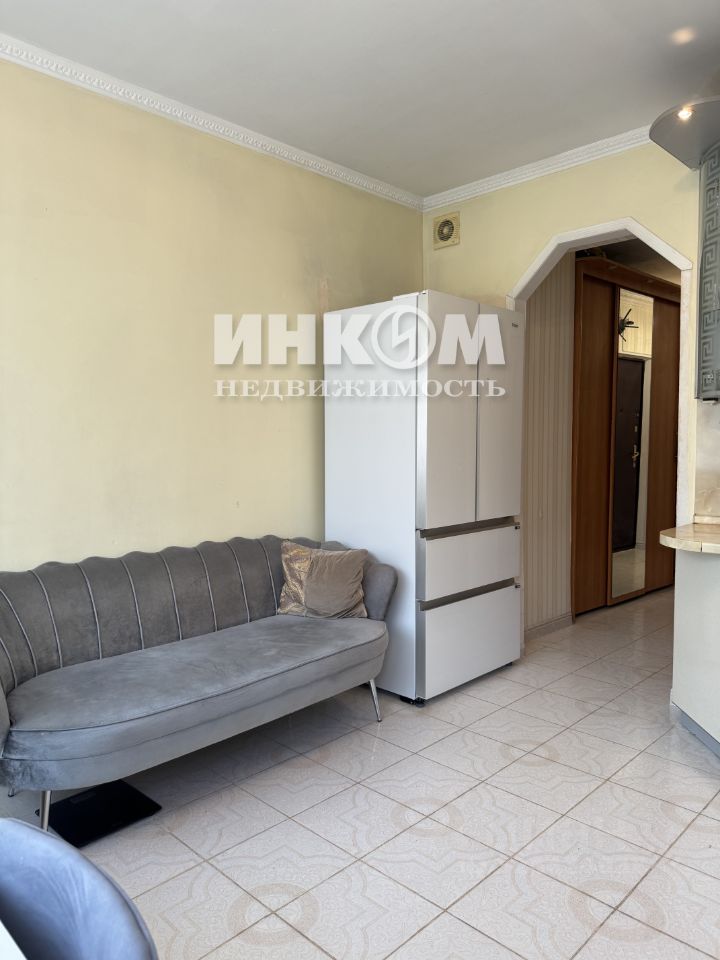 Продажа 3-комн квартиры на вторичном рынке улица Верхние Поля, 45К4