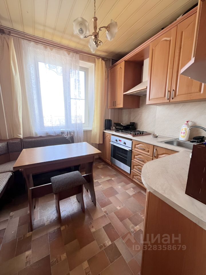 Продажа 3-комн квартиры на вторичном рынке пос. Лесные Поляны, улица Ленина, 11