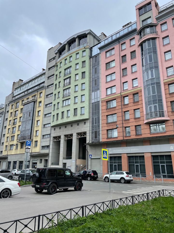 Продажа 3-комн квартиры на вторичном рынке Нейшлотский переулок, 11к1