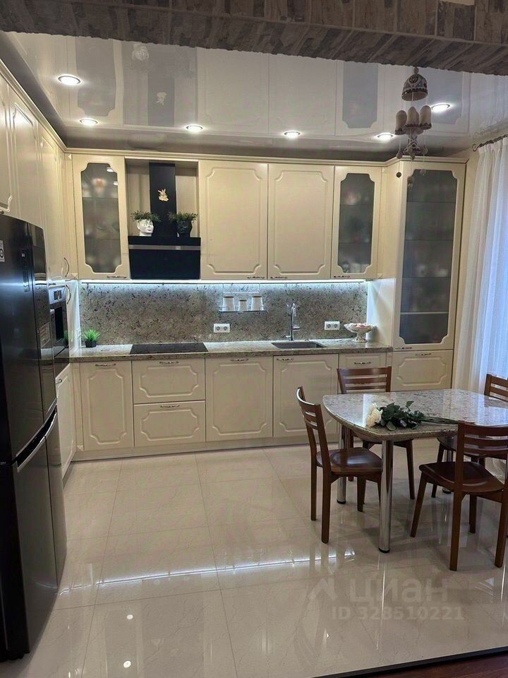 Продажа 4-комн квартиры на вторичном рынке улица Дыбенко, 42