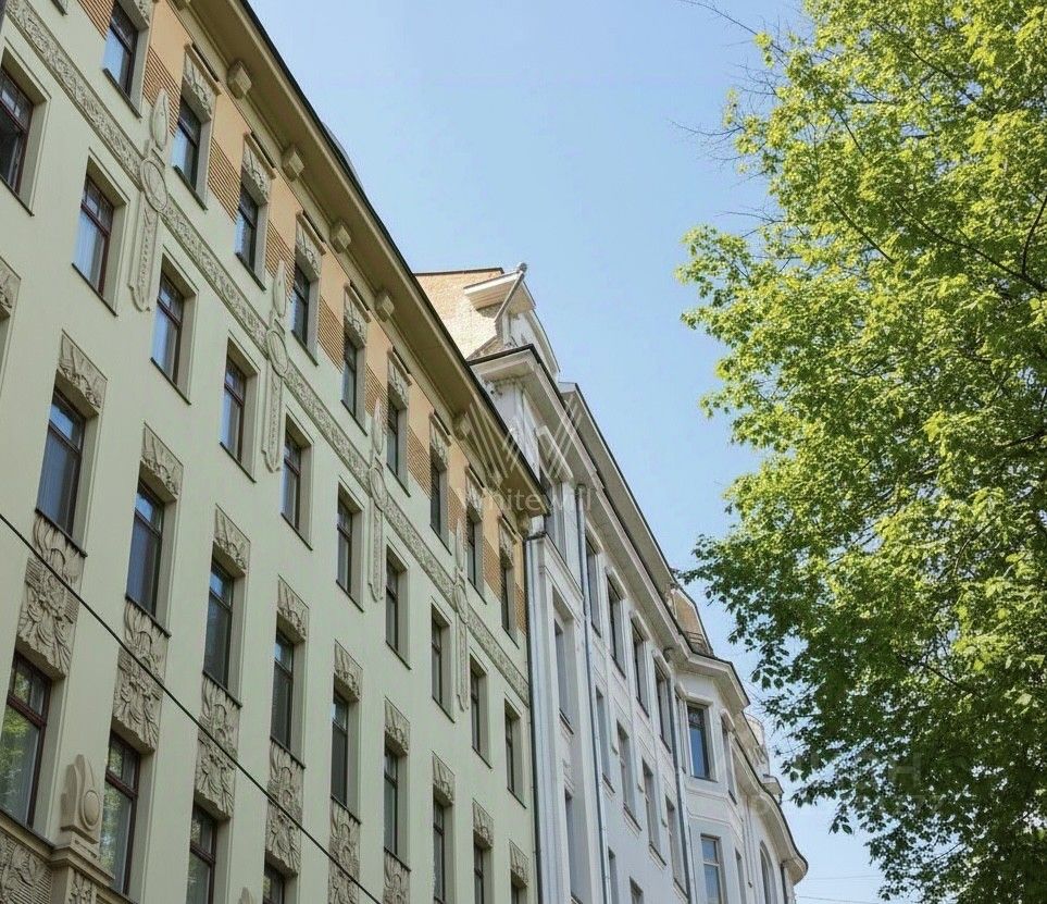 Продажа 2-комн квартиры на вторичном рынке Староконюшенный переулок, 45