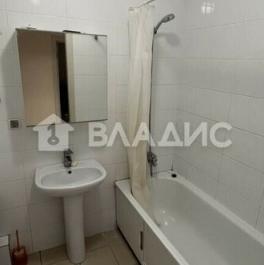 Продажа 2-комн квартиры на вторичном рынке улица Александры Монаховой,  д. 98 к1