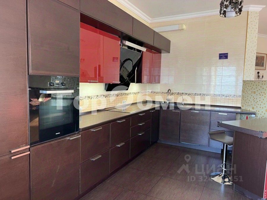 Продажа 3-комн квартиры на вторичном рынке улица Пырьева, 9к3