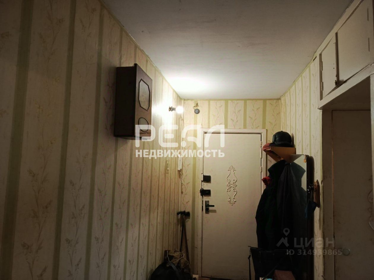 Продажа 2-комн квартиры на вторичном рынке пос. Новый Свет, 42