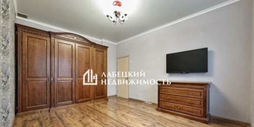 3-комн квартира улица Ефремова,  д. 22