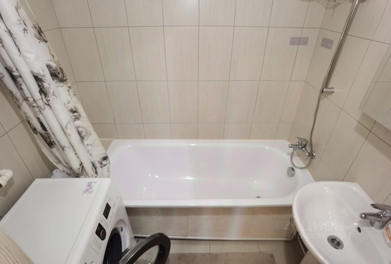 Продажа 3-комн квартиры на вторичном рынке Опалиха мкр, улица Дежнева, 9