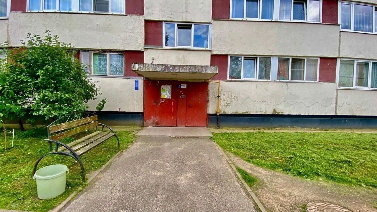 Продажа 3-комн квартиры на вторичном рынке Кировск, Ладожская улица, 20