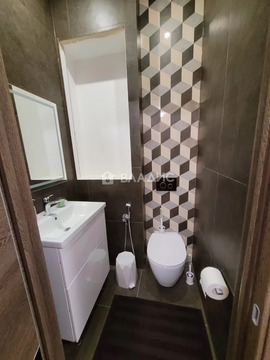 Продажа 2-комн квартиры на вторичном рынке 24-я линия Васильевского острова,  д. 25