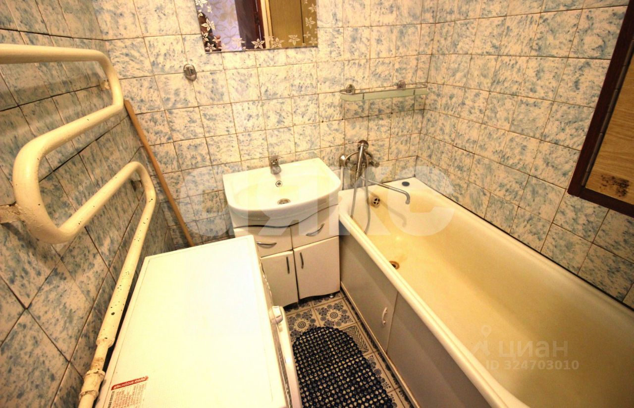 Продажа 1-комн квартиры на вторичном рынке Коммуна мкр, улица Крылова,  д. 2