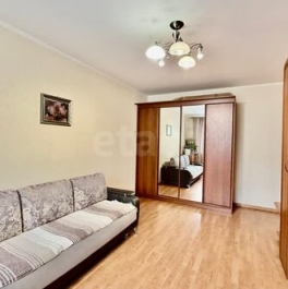 Продажа 2-комн квартиры на вторичном рынке улица Дмитриевского,  д. 9