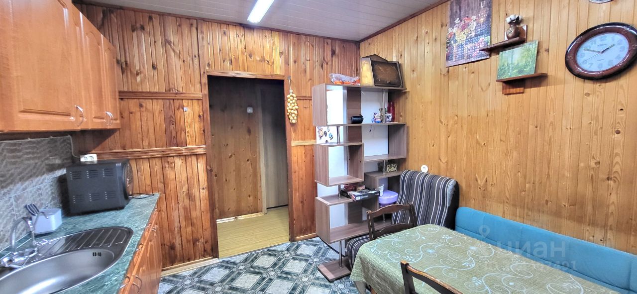 Продажа 3-комн квартиры на вторичном рынке Кировск, Молодежная улица, 3