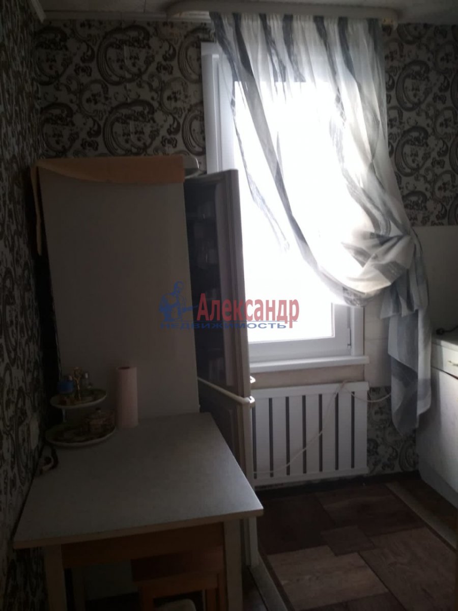 Продажа 3-комн квартиры на вторичном рынке Кингисепп г., Октябрьская ул. ,  д. 12