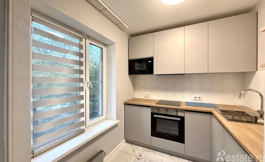 Продажа 1-комн квартиры на вторичном рынке Новороссийская улица,  д. 16 к2