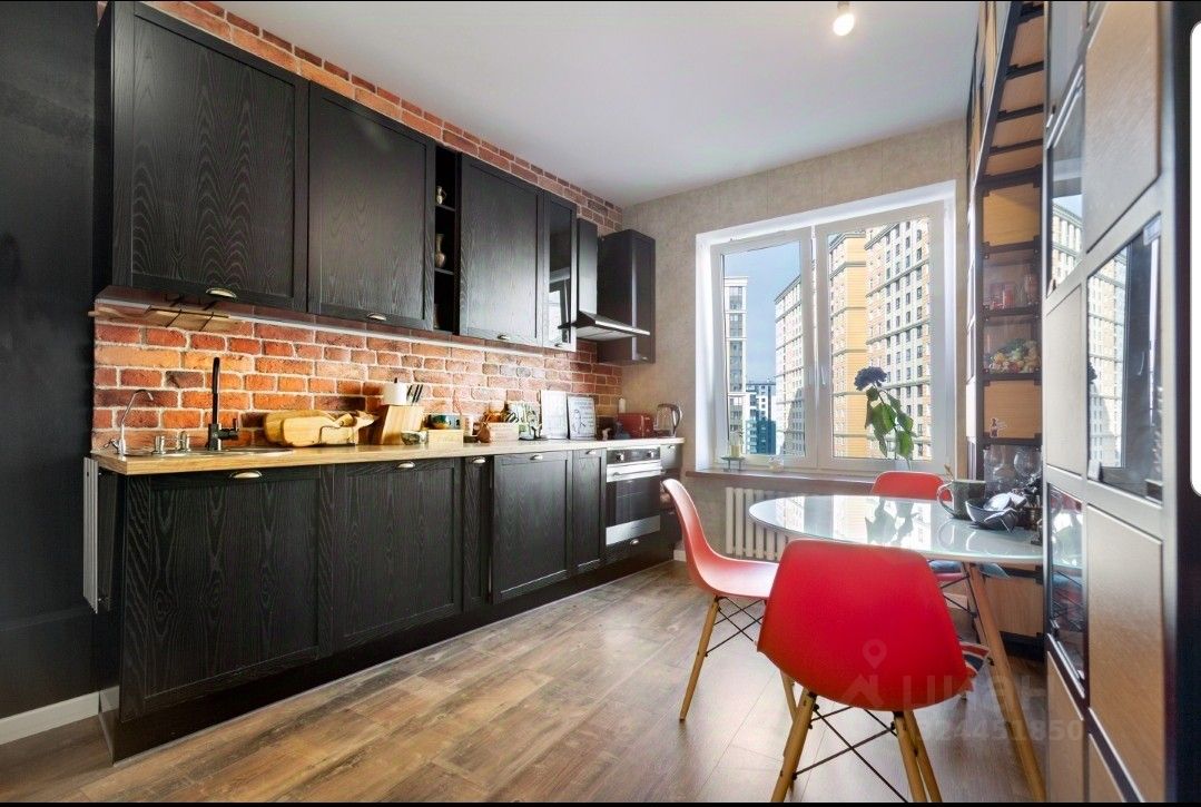 Продажа 3-комн квартиры на вторичном рынке улица Красуцкого, 3М