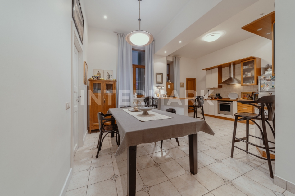 Продажа 5-комн квартиры на вторичном рынке Скатертный пер., 11