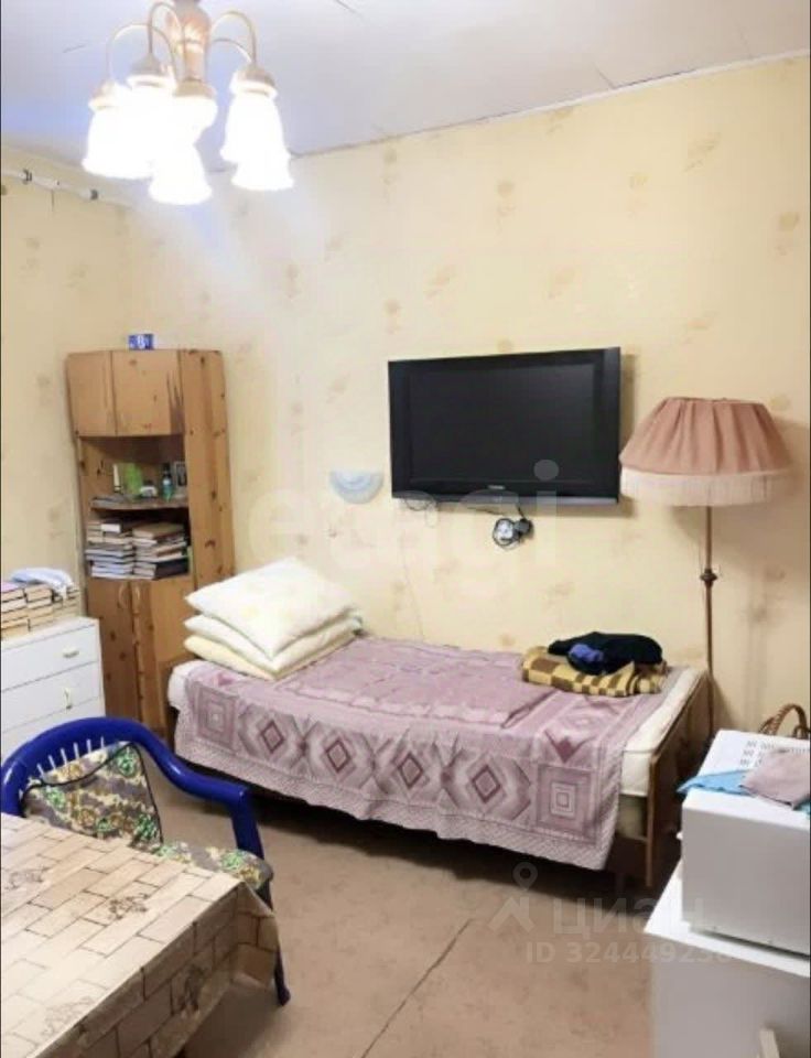 Продажа 2-комн квартиры на вторичном рынке пос. Парголово, Школьный переулок, 4