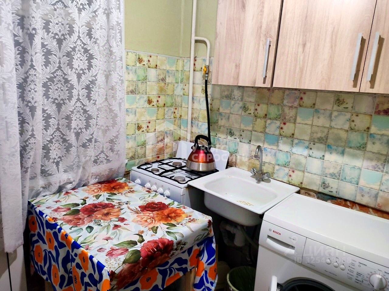 Продажа 3-комн квартиры на вторичном рынке Ломоносов, Петровский переулок, 4
