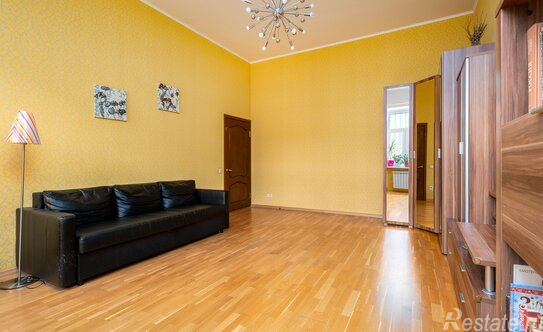 Продажа 2-комн квартиры на вторичном рынке линия 2-я В.О.,  д. 51