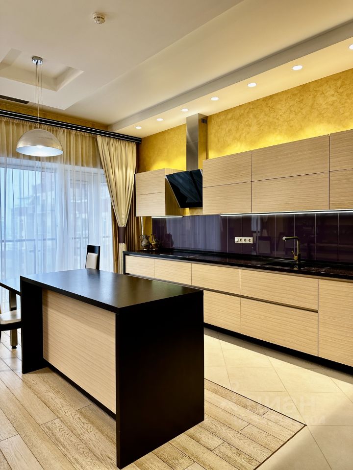 Продажа 4-комн квартиры на вторичном рынке улица 1-я Машиностроения, 10