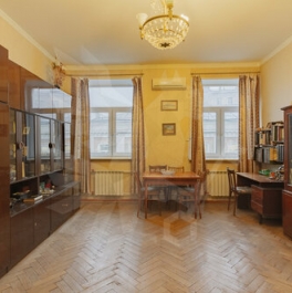 Продажа 3-комн квартиры на вторичном рынке Трехсвятительский Б. пер,  д. 1