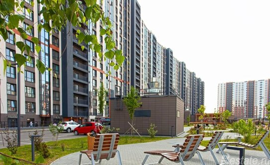 Продажа 1-комн квартиры на вторичном рынке площадь Европы