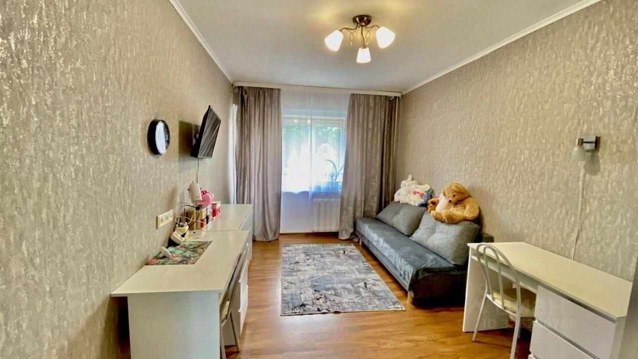 Продажа 3-комн квартиры на вторичном рынке Кировск, Ладожская улица, 20