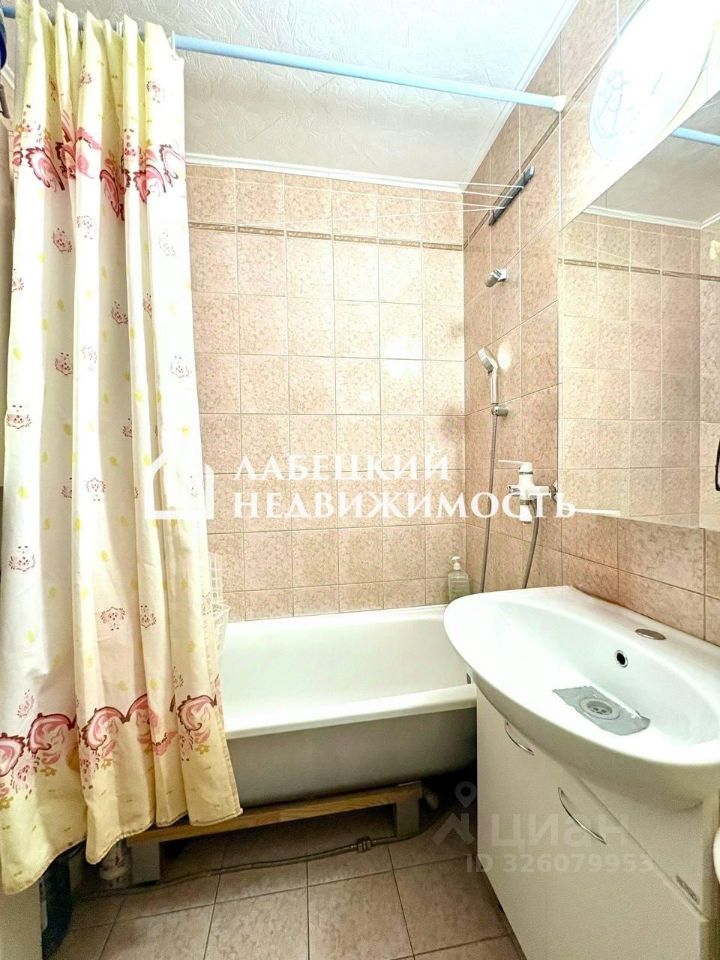 Продажа 3-комн квартиры на вторичном рынке Коктебельская улица, 4К2