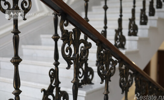 Продажа 4-комн квартиры на вторичном рынке Конюшенная Б. ул,  д. 13