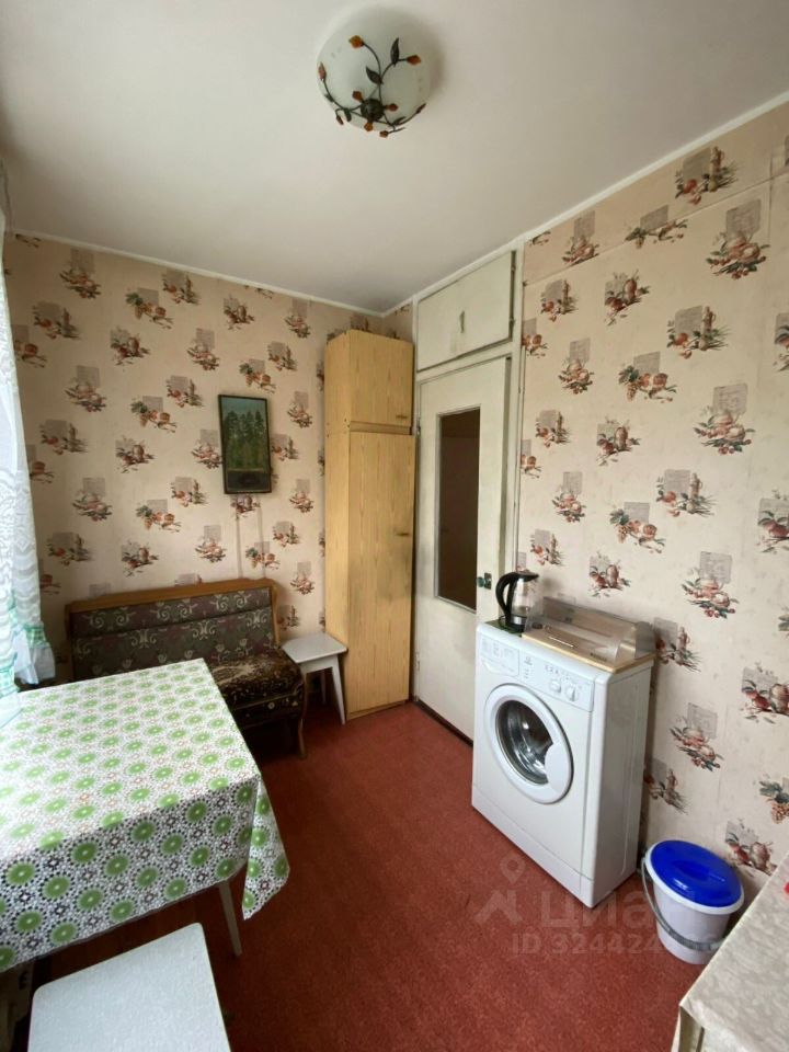 Продажа 2-комн квартиры на вторичном рынке Саянская улица, 11К2